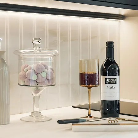 The Hide - Ridgestone Apartment