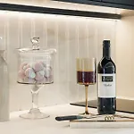 The Hide - Ridgestone Apartament