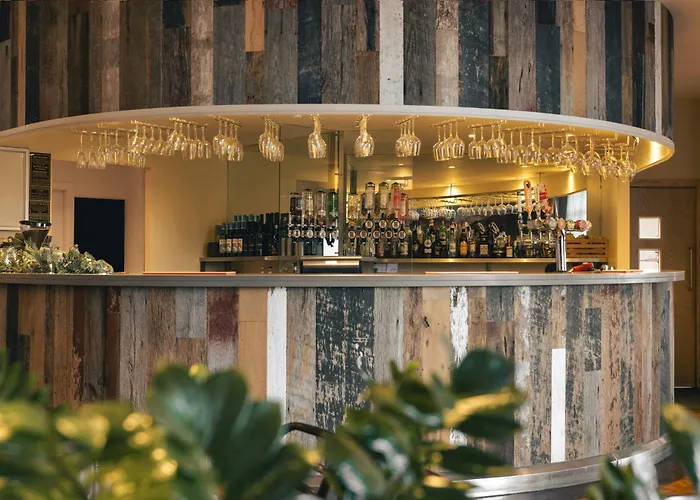 The Hide - Ridgestone