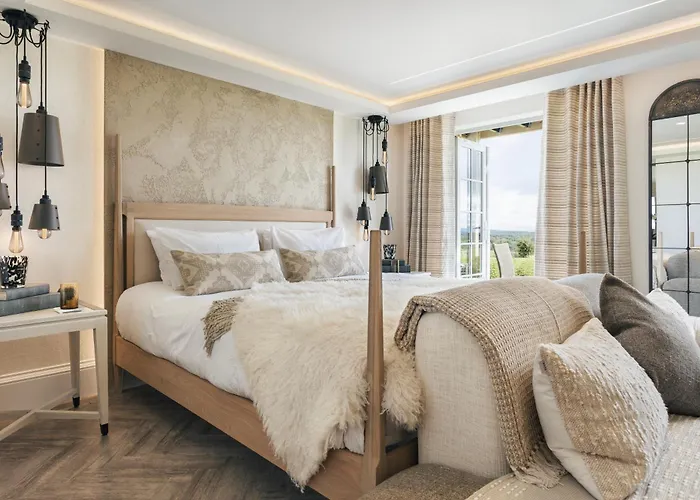 The Hide - Ridgestone